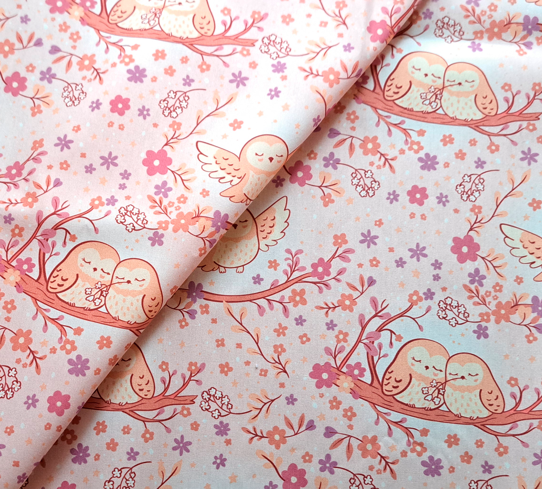 Nouveau – Popeline oeko-tex imprimé en France – Motif Au coeur de la douceur – Fond Saumon Nouveau - Popeline oeko-tex imprimé en France - Motif Au coeur de la douceur - Fond Saumon – Image 5