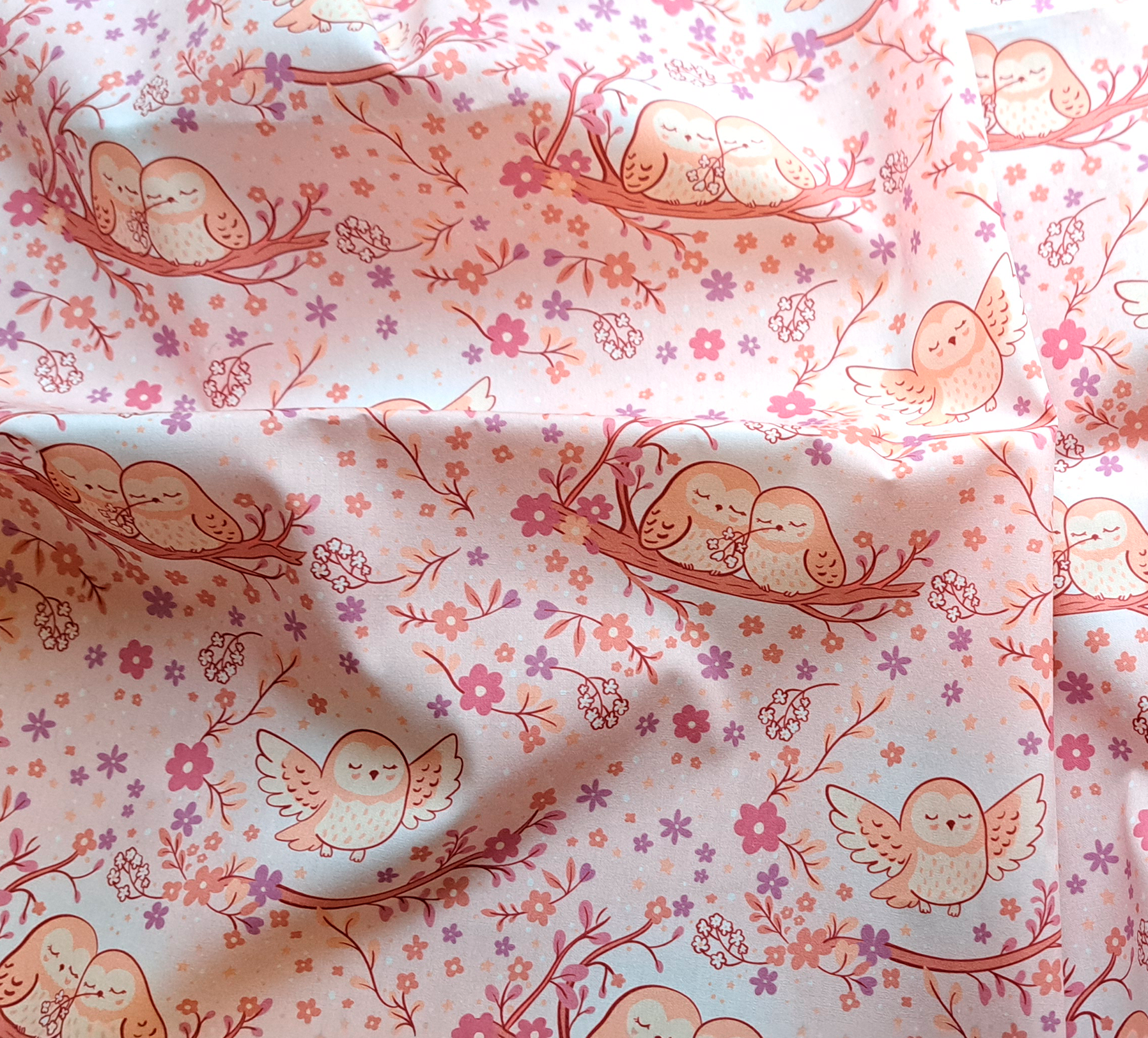 Nouveau – Popeline oeko-tex imprimé en France – Motif Au coeur de la douceur – Fond Ecru Nouveau – Popeline oeko-tex imprimé en France – Motif Au coeur de la douceur – Fond Ecru