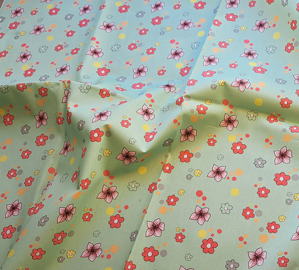 Nouveau – Popeline bio oeko-tex imprimé en France – Motif Le Bourdon Enchanté- Fond Prune