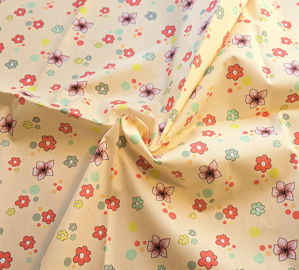 Nouveau – Popeline bio oeko-tex imprimé en France – Motif Le Bourdon Enchanté- Fond Ecru