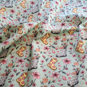 Nouveau – Popeline bio oeko-tex imprimé en France – Motif La Vie en Bottes- Fond Vert d&rsquo;eau