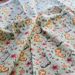 Nouveau – Popeline bio oeko-tex imprimé en France – Motif La Vie en Bottes- Fond Vert d&rsquo;eau