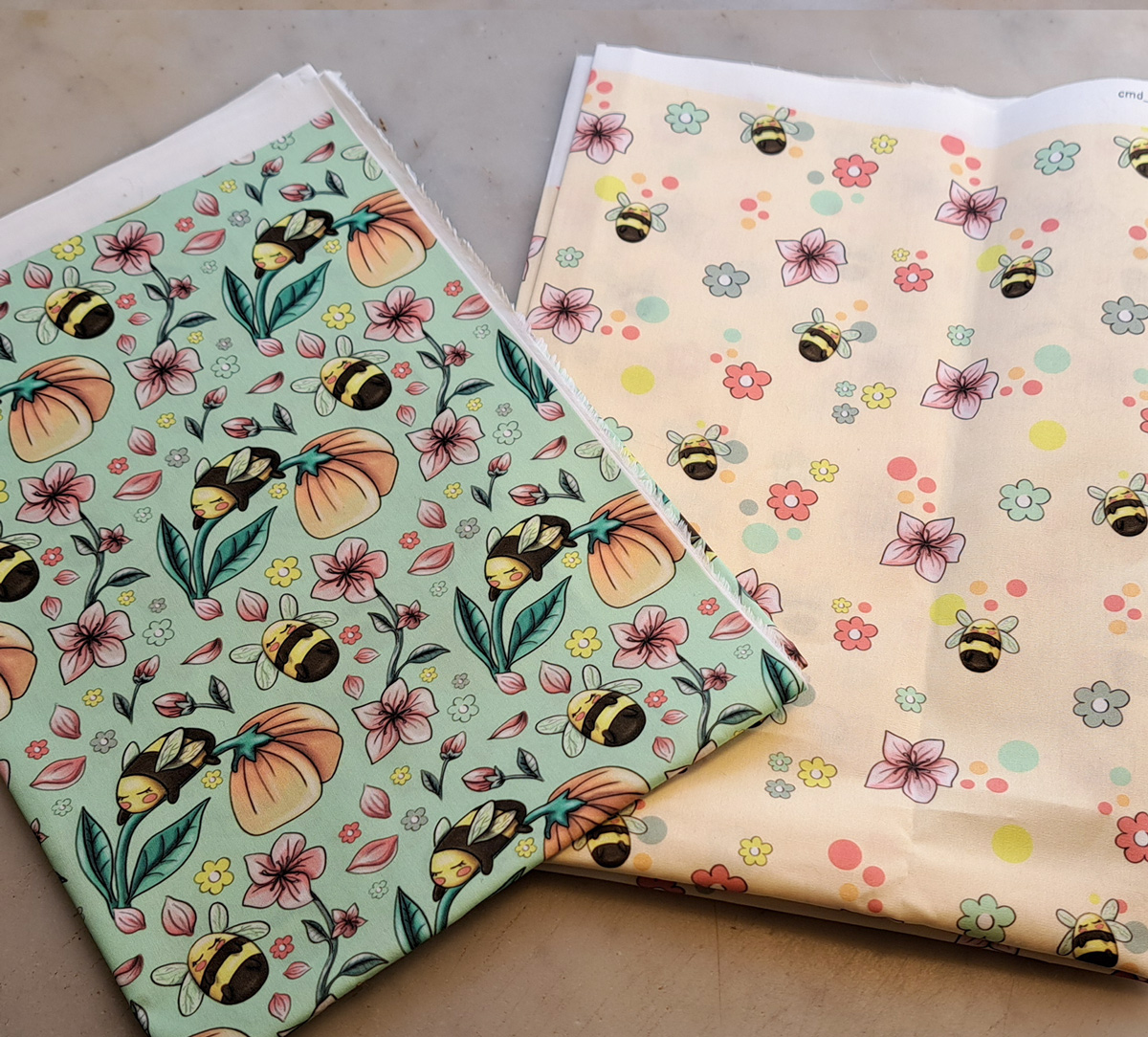Nouveau – Popeline bio oeko-tex imprimé en France – Motif Le Bourdon Mignon- Fond Vert d’eau Nouveau - Popeline bio oeko-tex imprimé en France - Motif Le Bourdon Mignon- Fond Vert d'eau – Image 16
