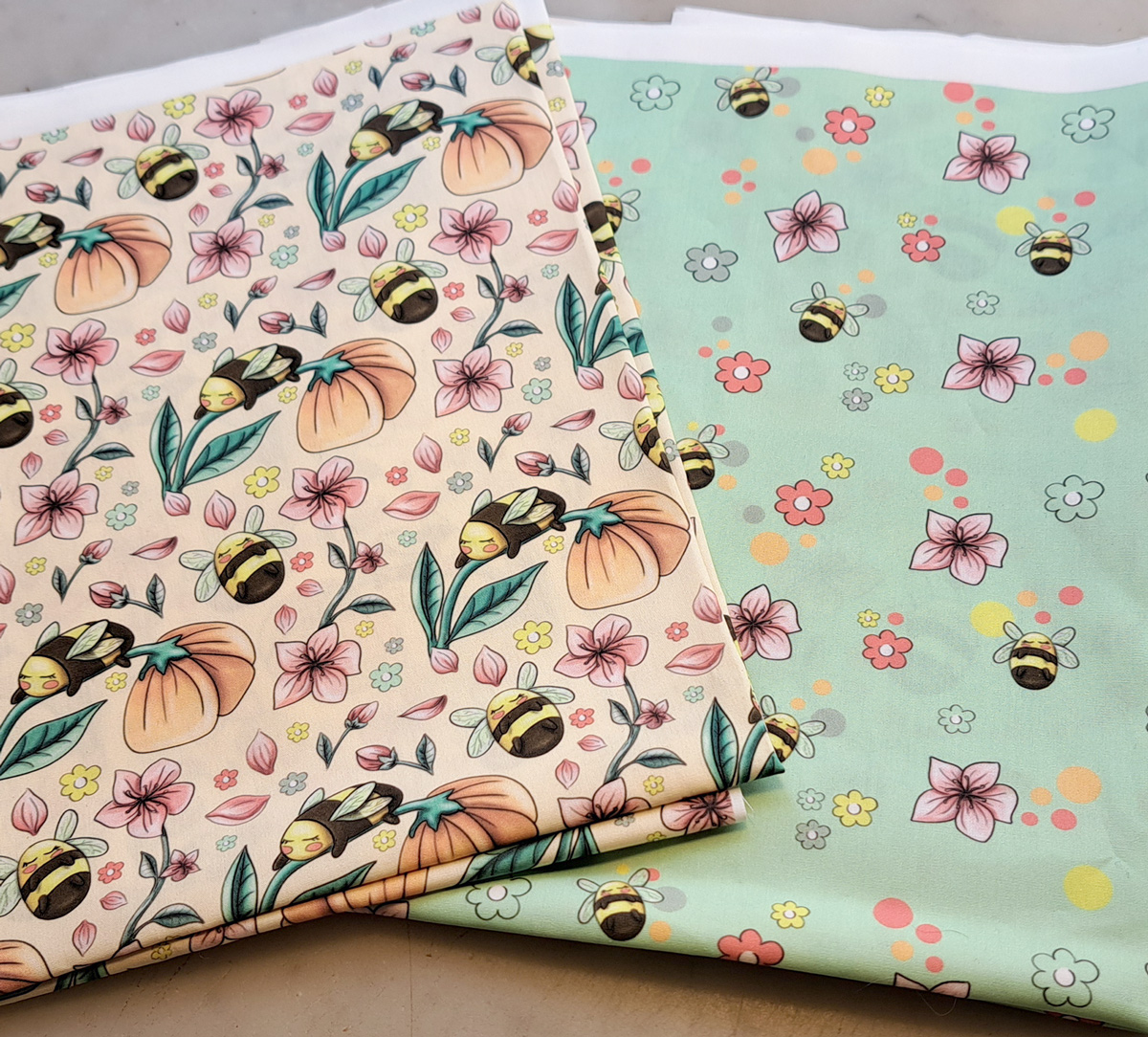 Nouveau – Popeline bio oeko-tex imprimé en France – Motif Le Bourdon Mignon- Fond Vert d’eau Nouveau - Popeline bio oeko-tex imprimé en France - Motif Le Bourdon Mignon- Fond Vert d'eau – Image 15