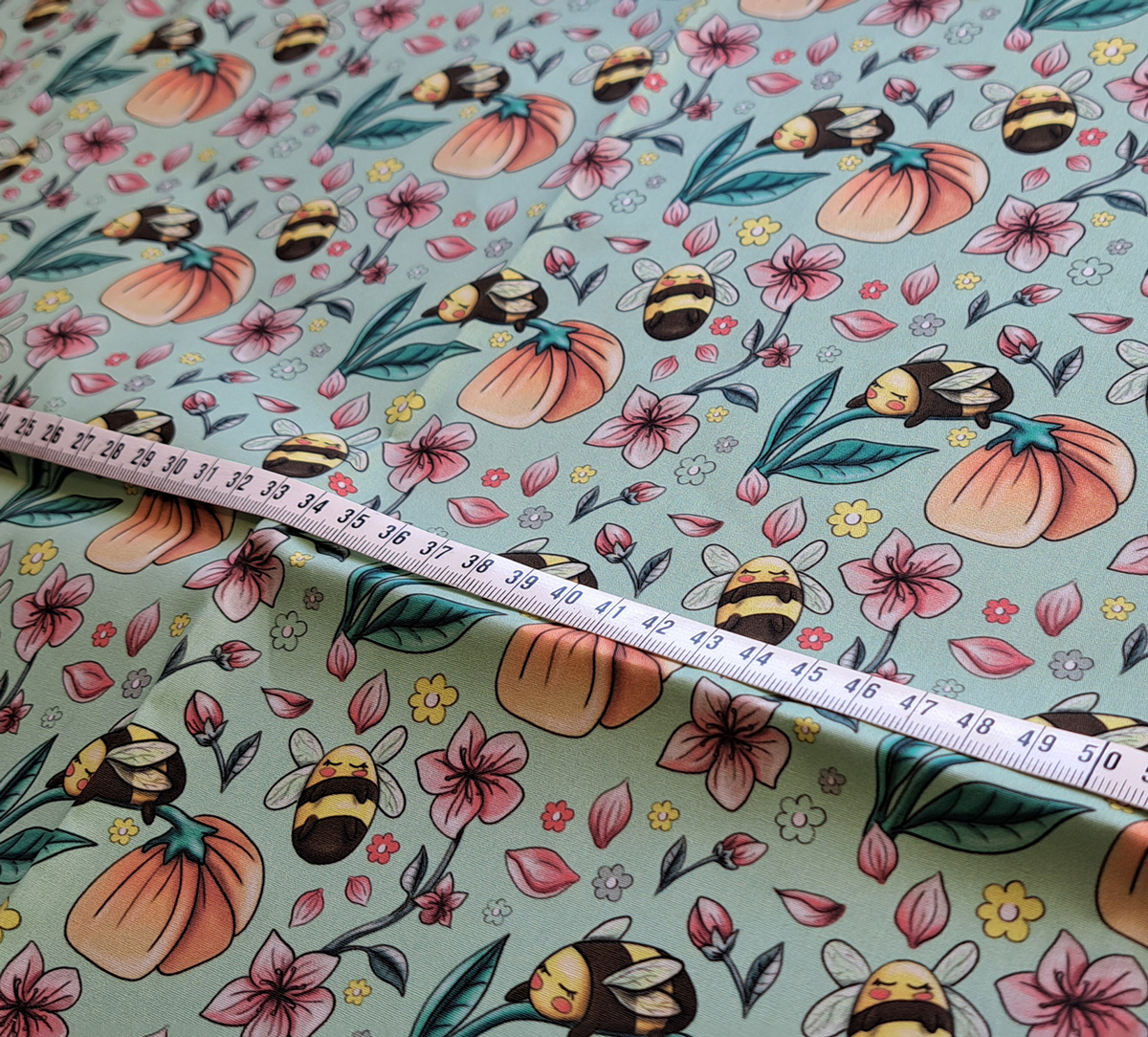 Nouveau – Popeline bio oeko-tex imprimé en France – Motif Le Bourdon Mignon- Fond Vert d’eau Nouveau - Popeline bio oeko-tex imprimé en France - Motif Le Bourdon Mignon- Fond Vert d'eau – Image 10