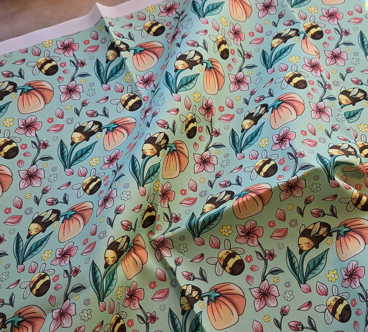 Nouveau – Popeline bio oeko-tex imprimé en France – Motif Le Bourdon Mignon- Fond Vert d’eau Nouveau - Popeline bio oeko-tex imprimé en France - Motif Le Bourdon Mignon- Fond Vert d'eau – Image 3