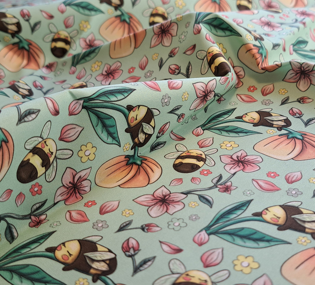 Nouveau – Popeline bio oeko-tex imprimé en France – Motif Le Bourdon Mignon- Fond Vert d’eau Nouveau - Popeline bio oeko-tex imprimé en France - Motif Le Bourdon Mignon- Fond Vert d'eau – Image 2