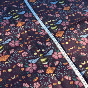 Nouveau – Popeline bio oeko-tex imprimé en France – Motif Le Bourdon Enchanté- Fond Prune