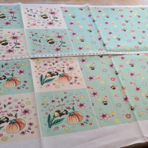 Popeline bio oeko-tex imprimée en France – Motif Panneau créatif LES BOURDONS POÉTIQUES — Vert d&rsquo;eau