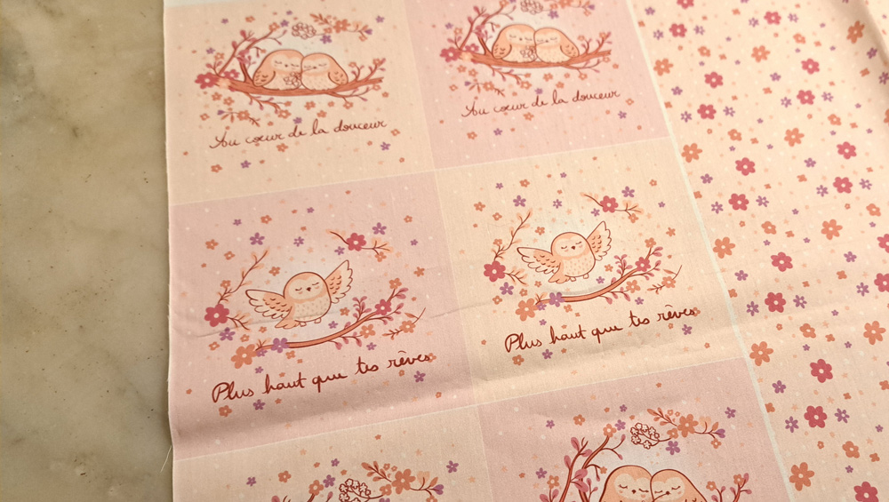 Nouveau – Popeline oeko-tex imprimé en France – Motif Panneau créatif Chouettes Nyctales – Fond Ecru Nouveau - Popeline oeko-tex imprimé en France - Motif Panneau créatif Chouettes Nyctales - Fond Ecru – Image 9