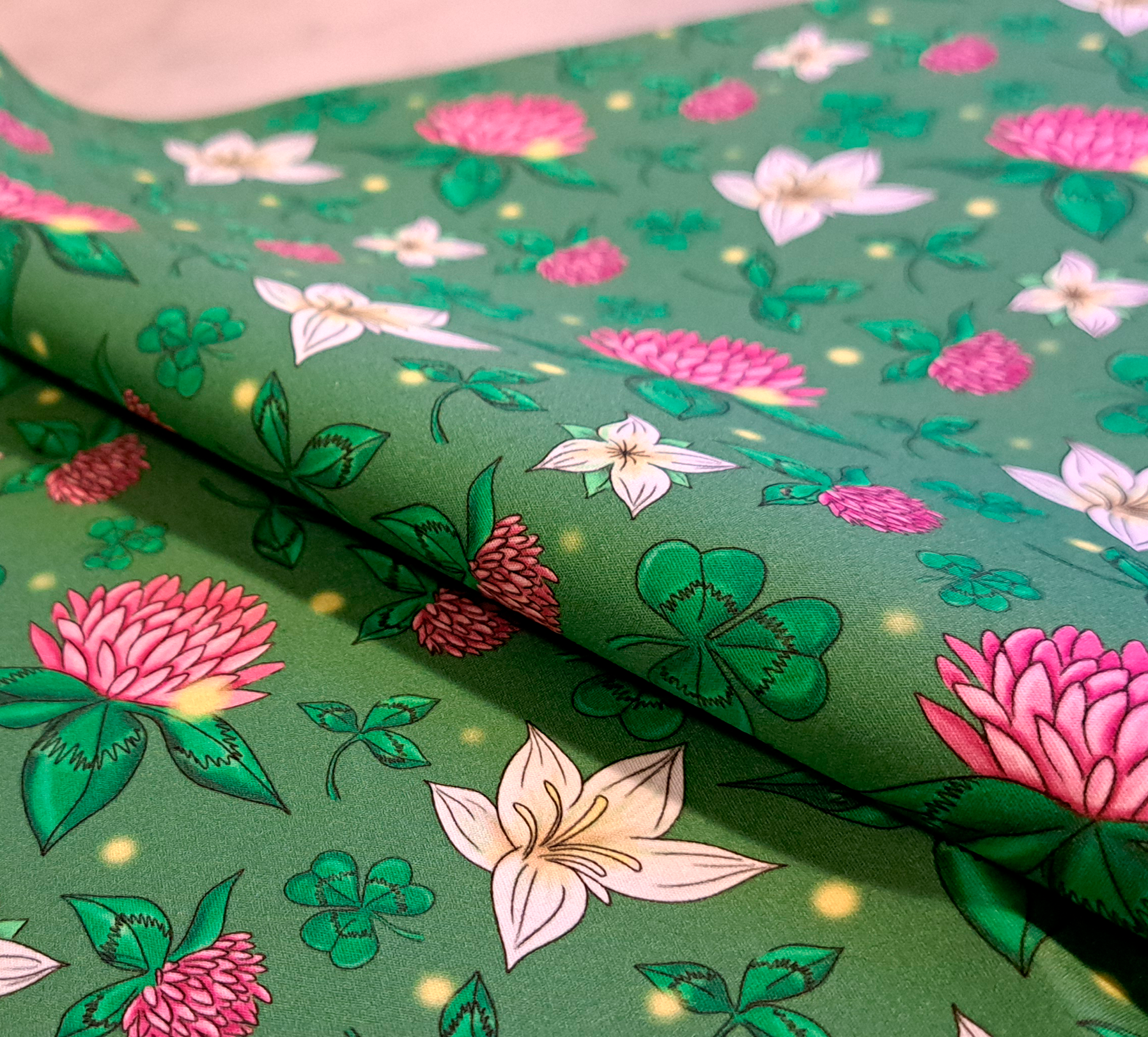 Nouveau – Popeline gots et oeko-tex imprimé en France – Motif simplifié associé Le Jardin des Fées – Fond Vert printanier Nouveau - Popeline gots et oeko-tex imprimé en France - Motif simplifié associé Le Jardin des Fées - Fond Vert printanier – Image 2