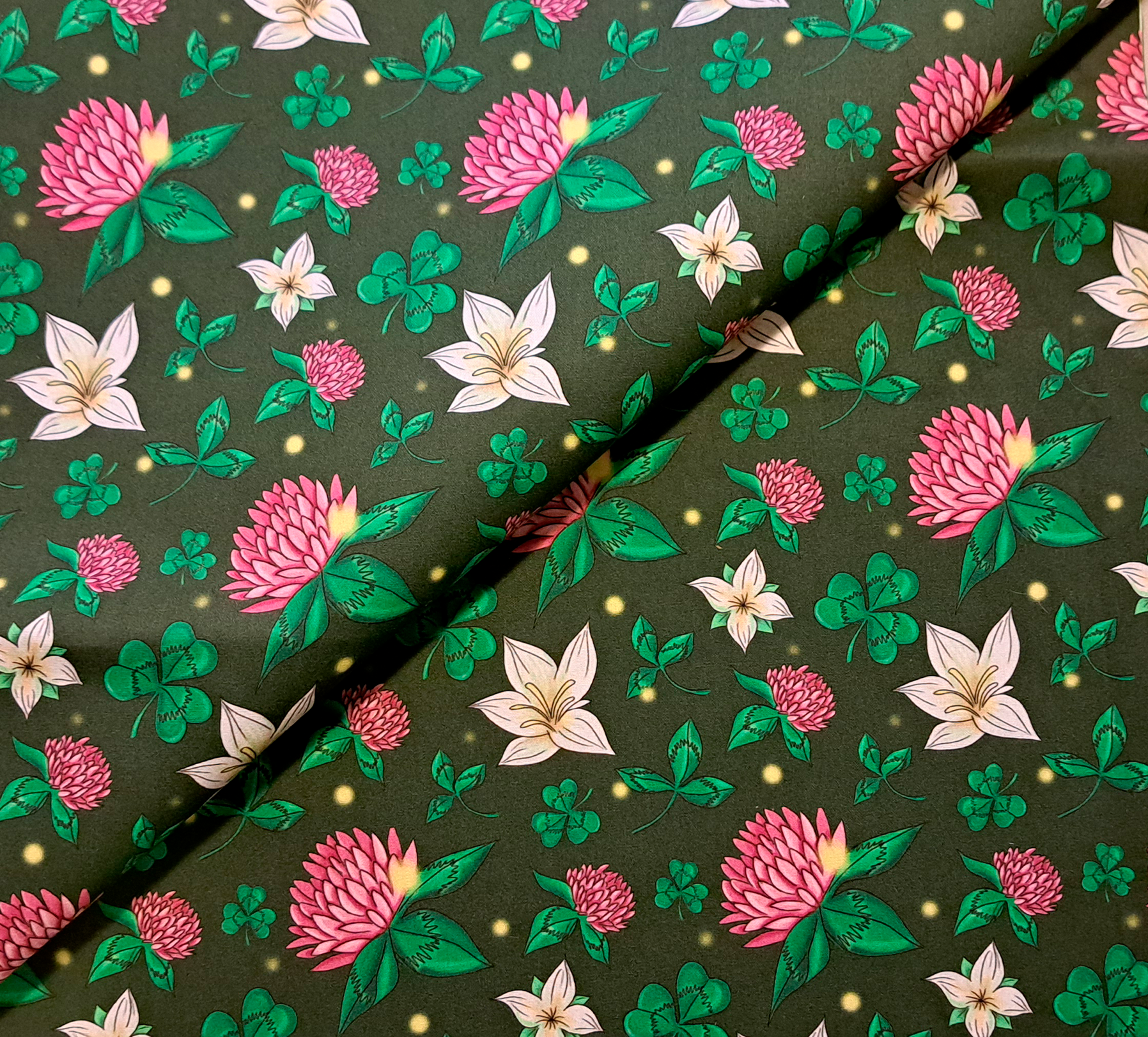 Nouveau – Popeline gots et oeko-tex imprimé en France – Motif simplifié associé Le Jardin des Fées – Fond Vert Foncé Nouveau - Popeline gots et oeko-tex imprimé en France - Motif simplifié associé Le Jardin des Fées - Fond Vert Foncé – Image 3