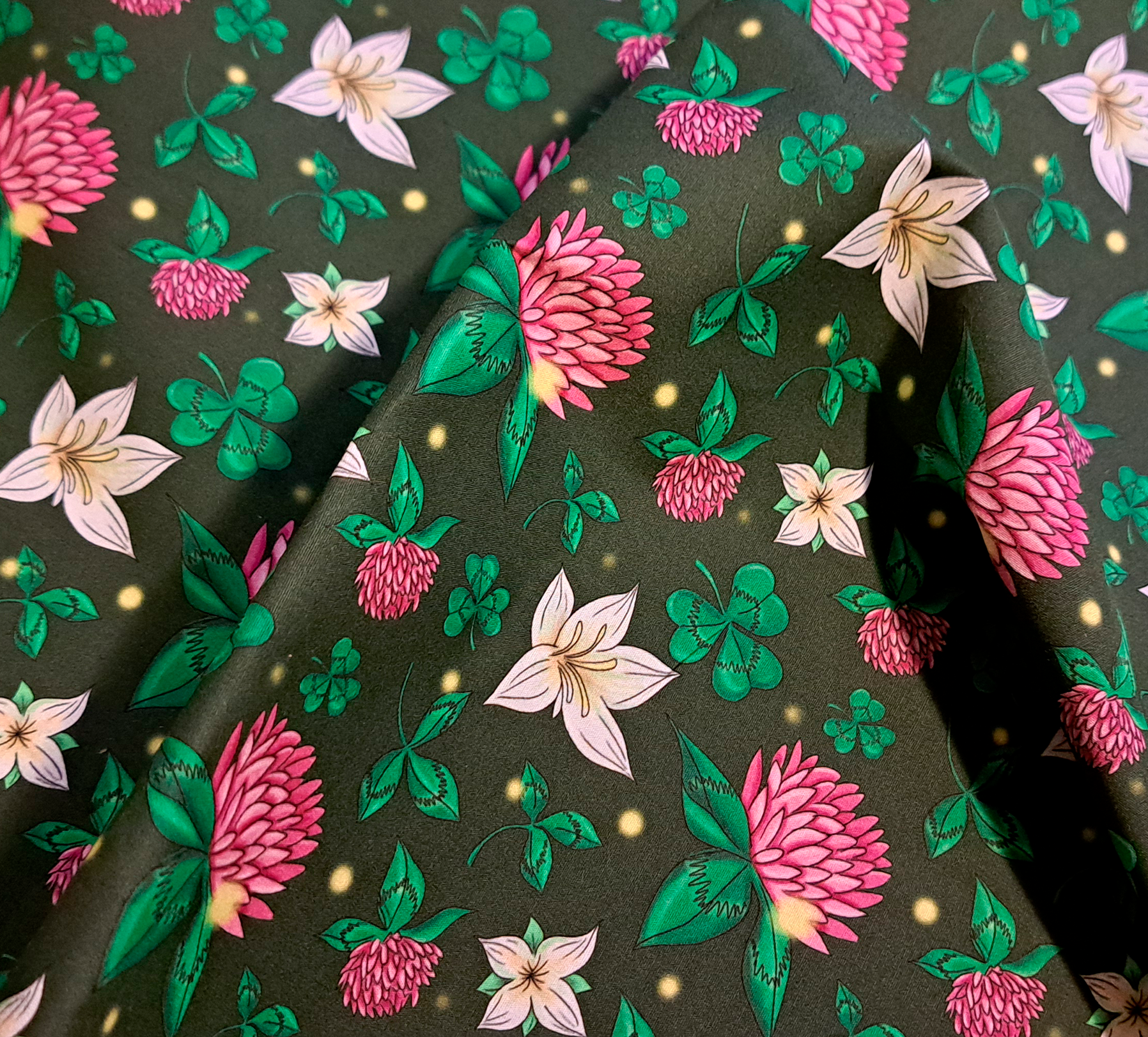 Nouveau – Popeline gots et oeko-tex imprimé en France – Motif simplifié associé Le Jardin des Fées – Fond Vert Foncé Nouveau - Popeline gots et oeko-tex imprimé en France - Motif simplifié associé Le Jardin des Fées - Fond Vert Foncé – Image 2