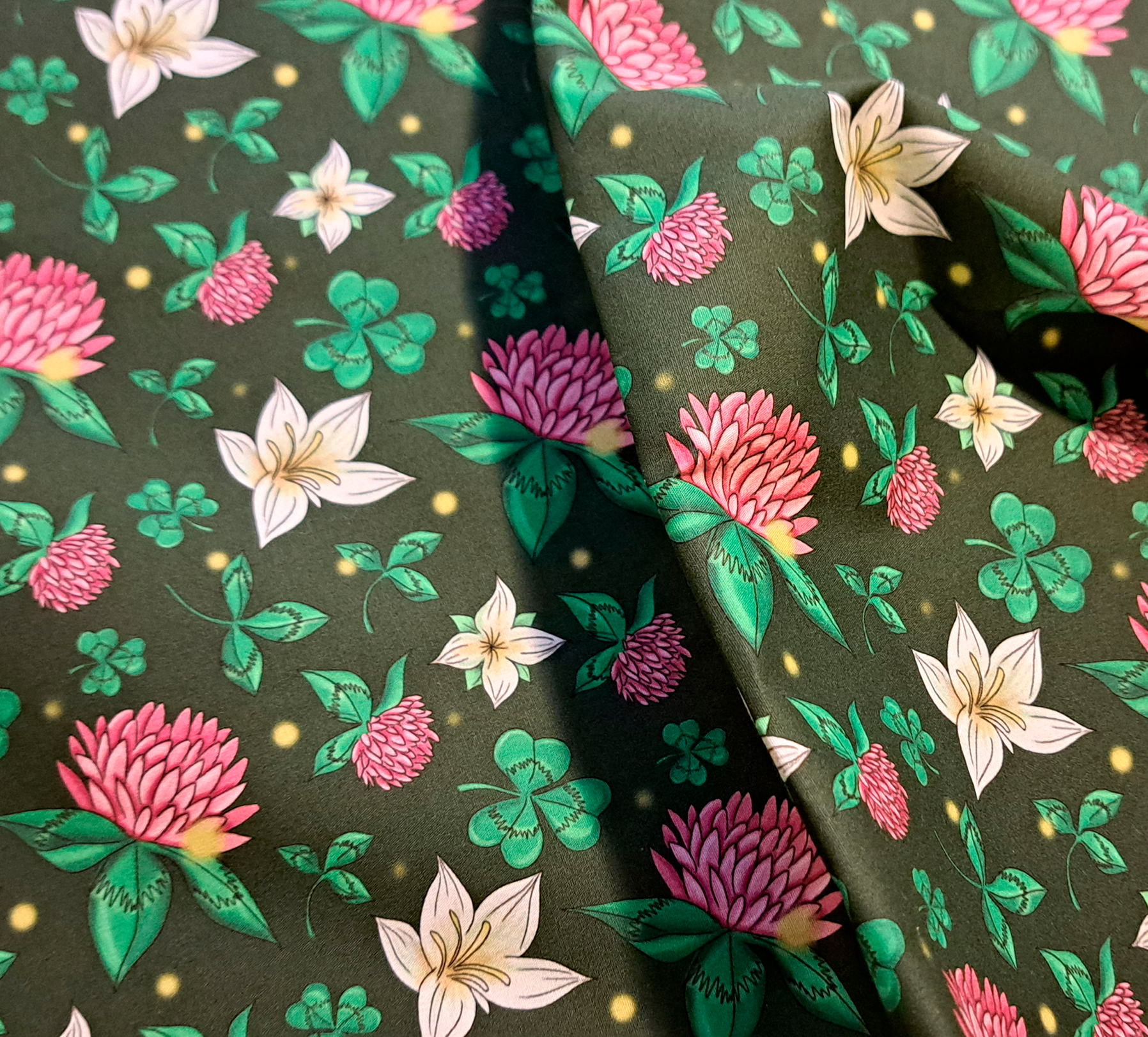 Nouveau – Popeline gots et oeko-tex imprimé en France – Motif Le Jardin des Fées – Fond Violet Nouveau – Popeline gots et oeko-tex imprimé en France – Motif Le Jardin des Fées – Fond Violet