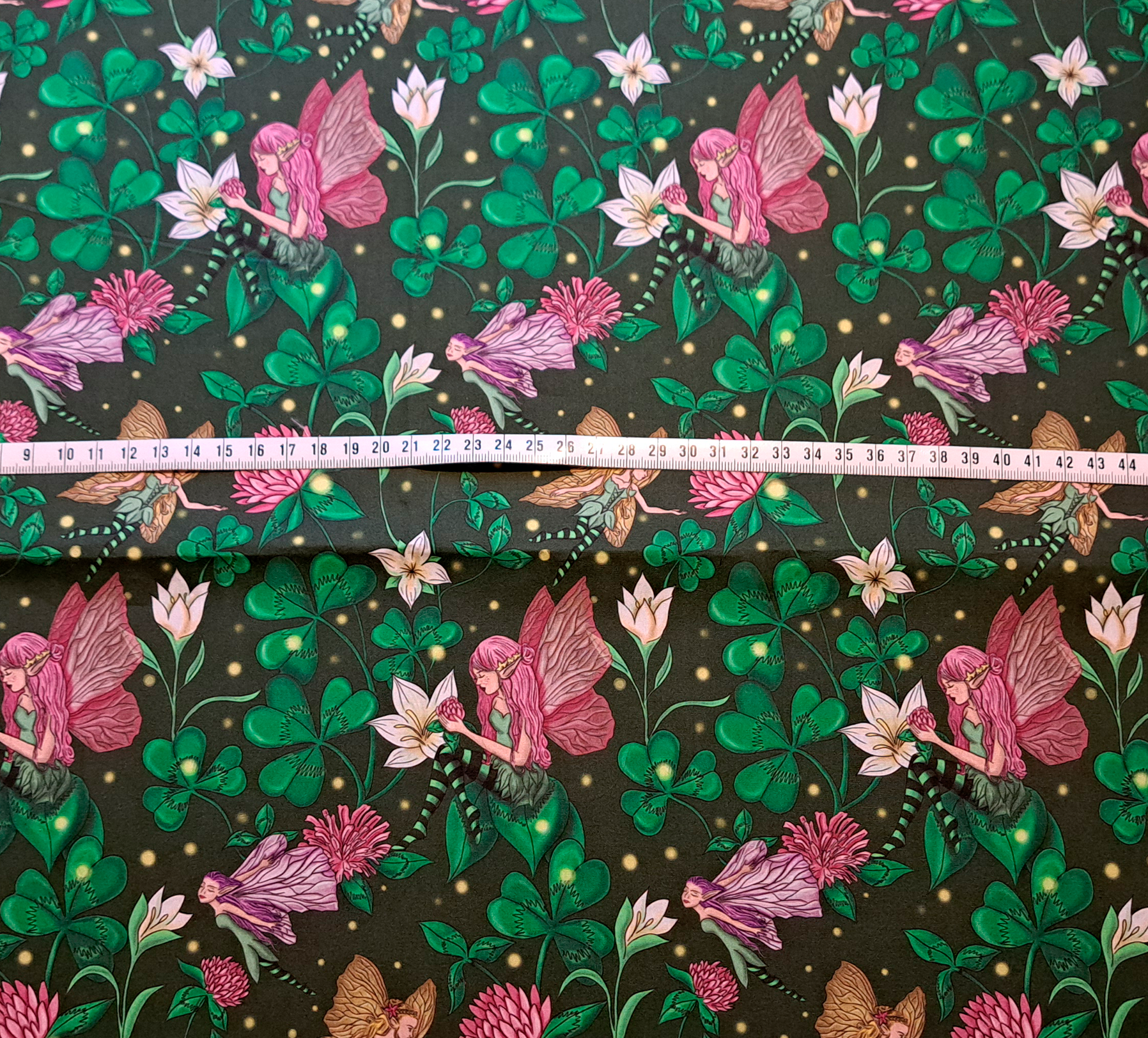 Nouveau – Popeline gots et oeko-tex imprimé en France – Motif Le Jardin des Fées – Fond Vert foncé Nouveau - Popeline gots et oeko-tex imprimé en France - Motif Le Jardin des Fées - Fond Vert foncé – Image 2