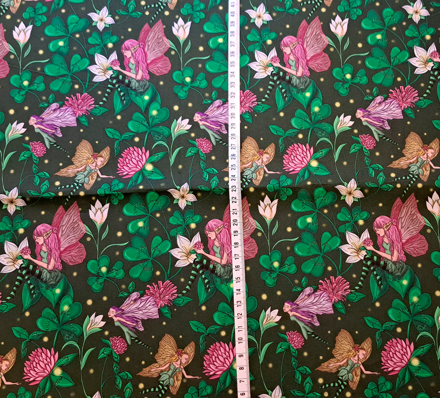 Nouveau – Popeline gots et oeko-tex imprimé en France – Motif Le Jardin des Fées – Fond Vert foncé Nouveau - Popeline gots et oeko-tex imprimé en France - Motif Le Jardin des Fées - Fond Vert foncé – Image 3