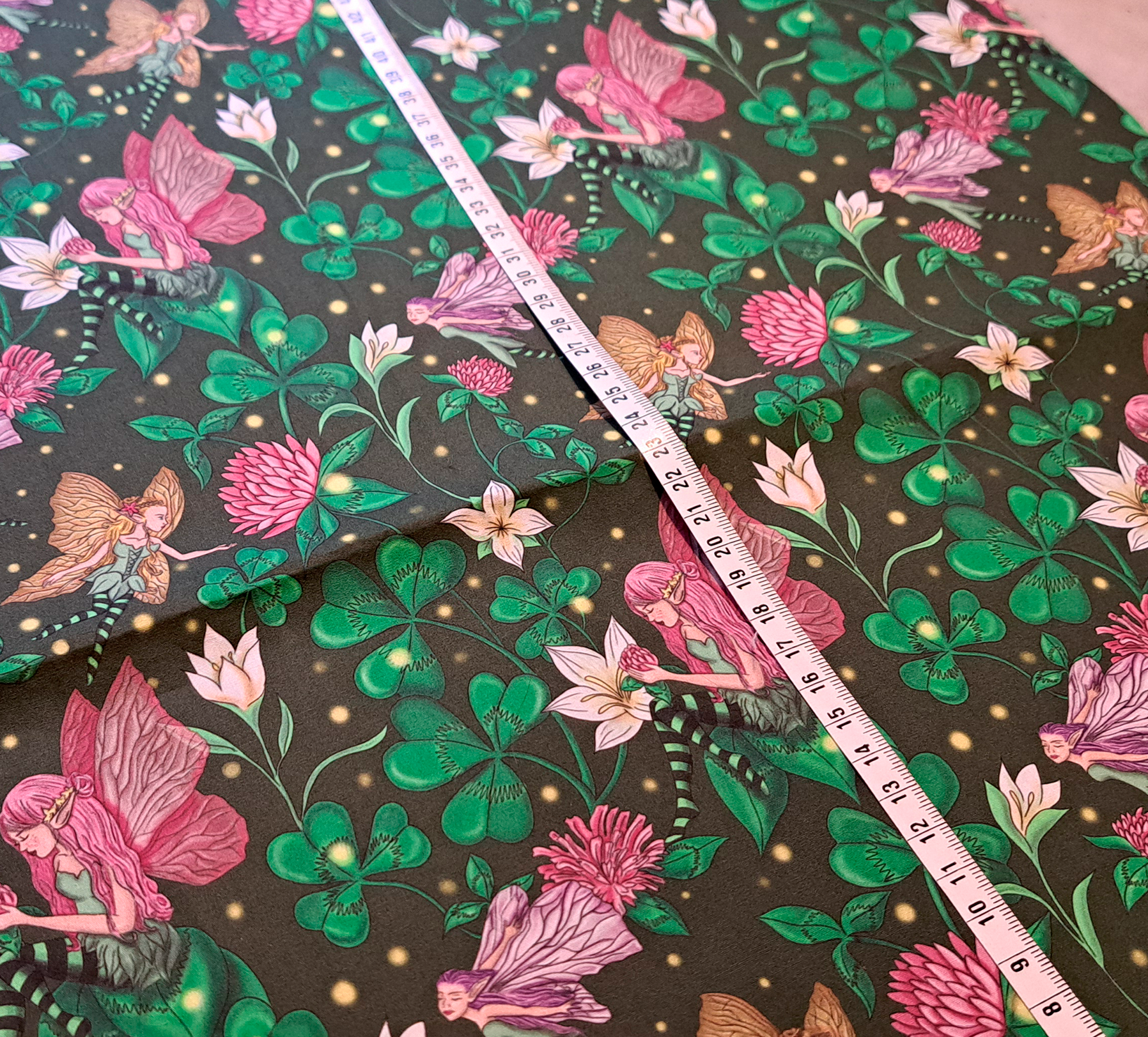 Nouveau – Popeline gots et oeko-tex imprimé en France – Motif Le Jardin des Fées – Fond Vert foncé Nouveau - Popeline gots et oeko-tex imprimé en France - Motif Le Jardin des Fées - Fond Vert foncé – Image 5