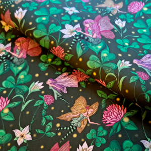 Nouveau – Popeline gots et oeko-tex imprimé en France – Motif Le Jardin des Fées – Fond Vert foncé