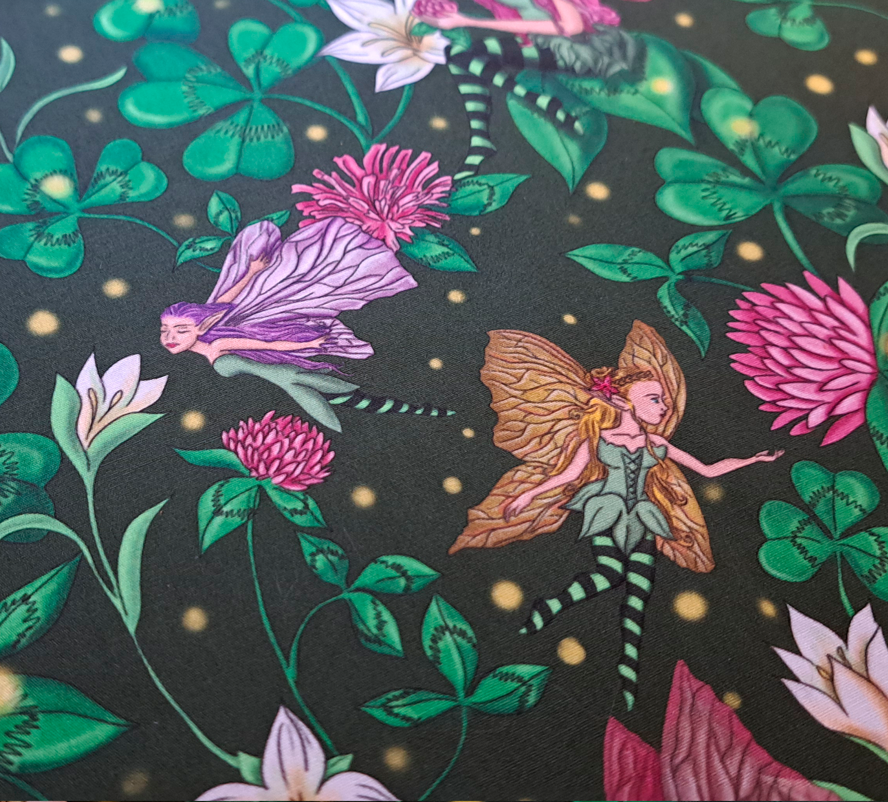 Nouveau – Popeline gots et oeko-tex imprimé en France – Motif Le Jardin des Fées – Fond Vert foncé Nouveau - Popeline gots et oeko-tex imprimé en France - Motif Le Jardin des Fées - Fond Vert foncé – Image 10