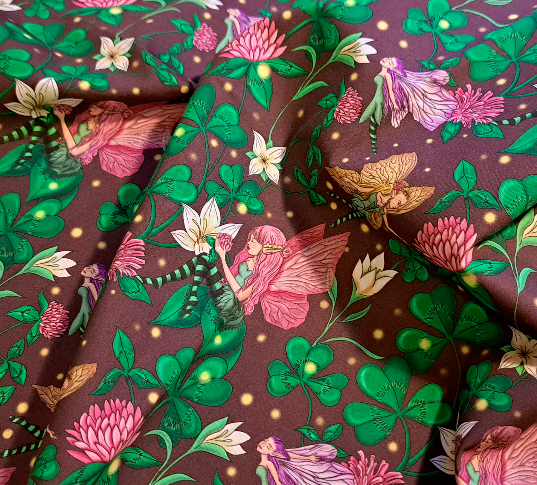 Nouveau – Popeline gots et oeko-tex imprimé en France – Motif Le Jardin des Fées – Fond Violet Nouveau - Popeline gots et oeko-tex imprimé en France - Motif Le Jardin des Fées - Fond Violet