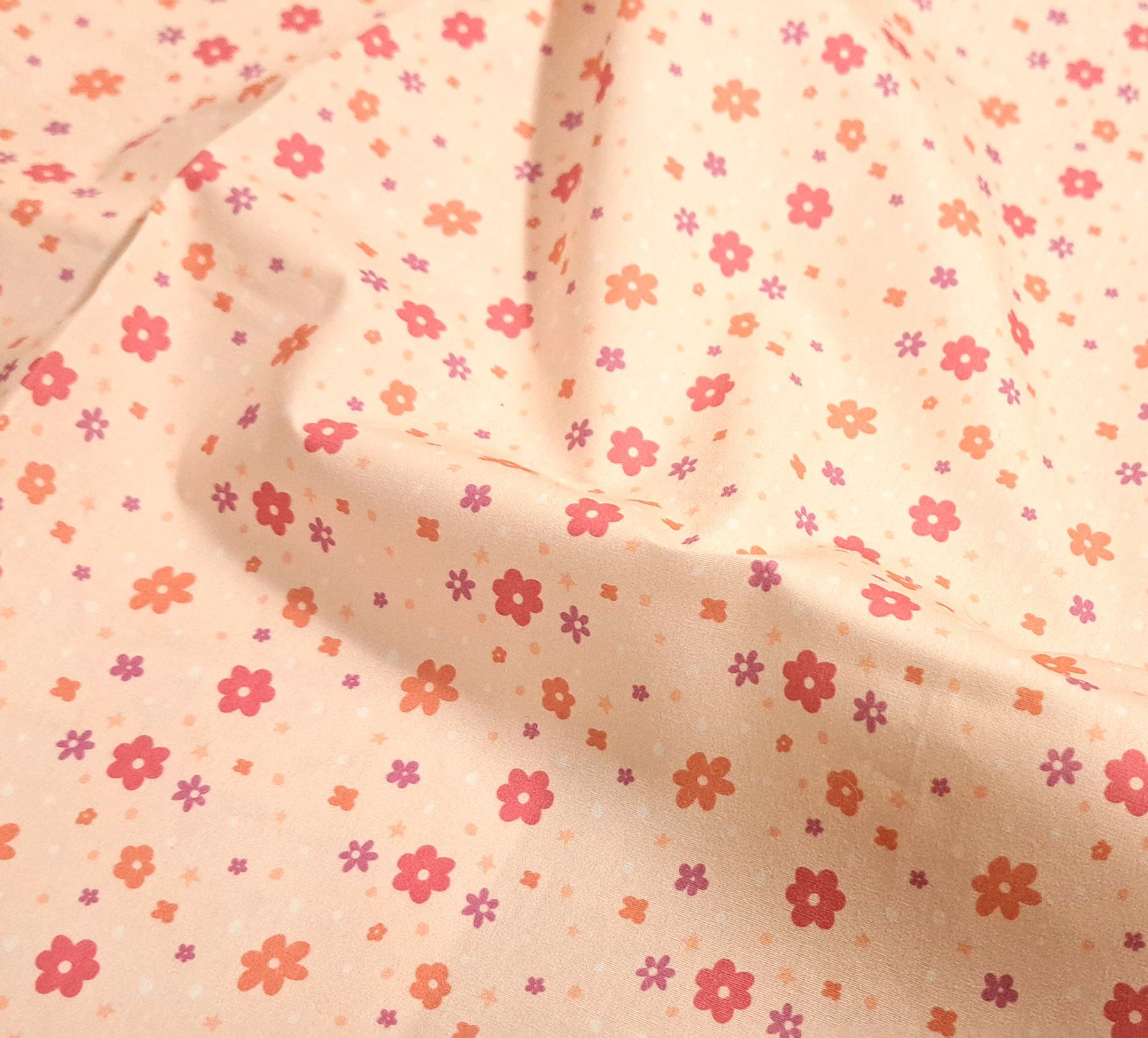 Nouveau – Popeline oeko-tex imprimé en France – Motif fleuri assorti Au coeur de la douceur – Fond Ecru Nouveau - Popeline oeko-tex imprimé en France - Motif fleuri assorti Au coeur de la douceur - Fond Ecru – Image 2