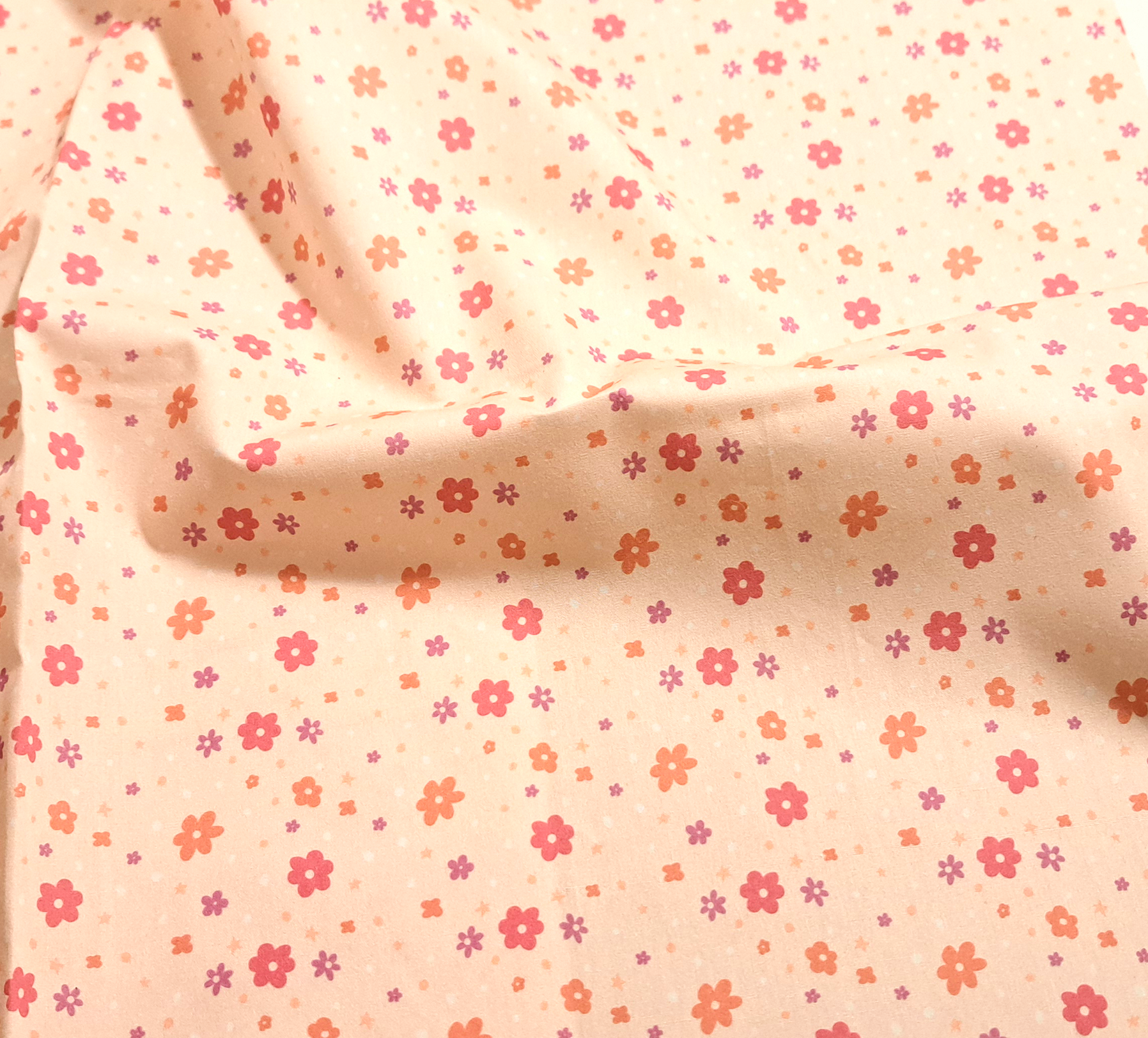 Nouveau – Popeline oeko-tex imprimé en France – Motif fleuri assorti Au coeur de la douceur – Fond Ecru Nouveau - Popeline oeko-tex imprimé en France - Motif fleuri assorti Au coeur de la douceur - Fond Ecru – Image 3