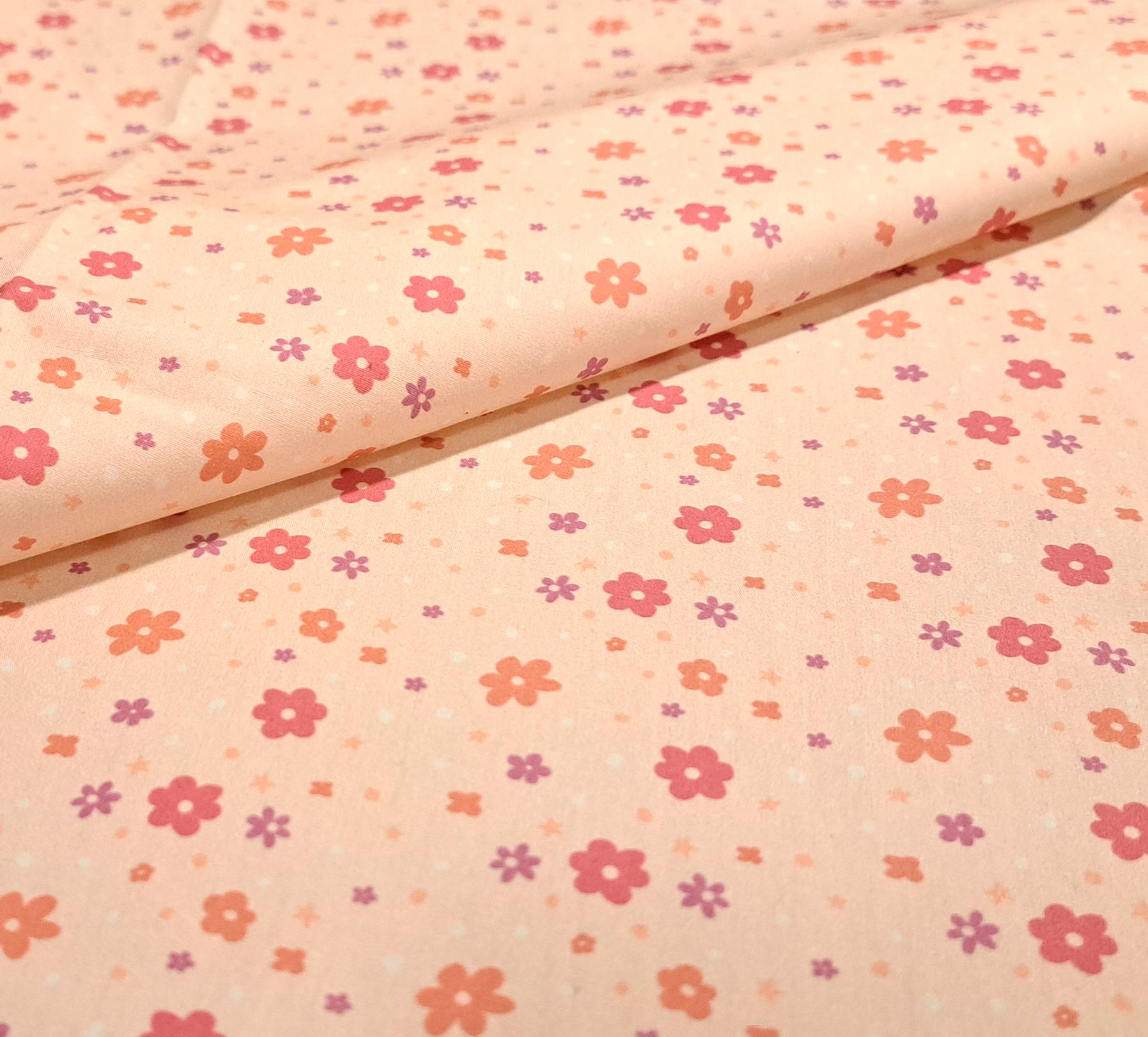 Nouveau – Popeline oeko-tex imprimé en France – Motif fleuri assorti Au coeur de la douceur – Fond Ecru Nouveau - Popeline oeko-tex imprimé en France - Motif fleuri assorti Au coeur de la douceur - Fond Ecru – Image 5