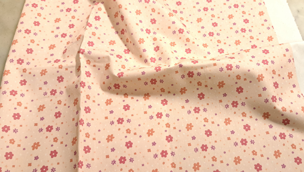 Nouveau – Popeline oeko-tex imprimé en France – Motif fleuri assorti Au coeur de la douceur – Fond Ecru Nouveau - Popeline oeko-tex imprimé en France - Motif fleuri assorti Au coeur de la douceur - Fond Ecru – Image 7