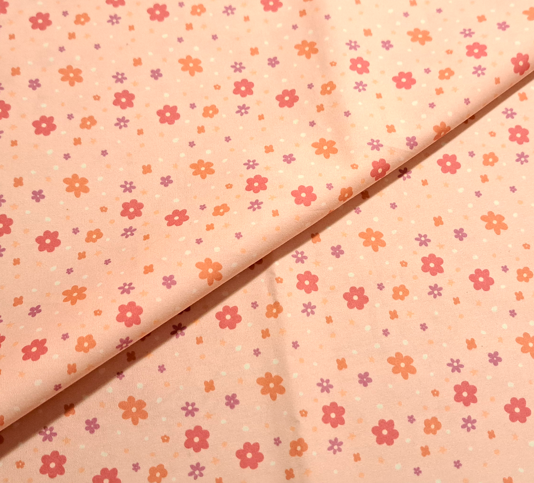 Nouveau – Popeline oeko-tex imprimé en France – Motif fleuri assorti Au coeur de la douceur – Fond Saumon Nouveau - Popeline oeko-tex imprimé en France - Motif fleuri assorti Au coeur de la douceur - Fond Saumon – Image 2