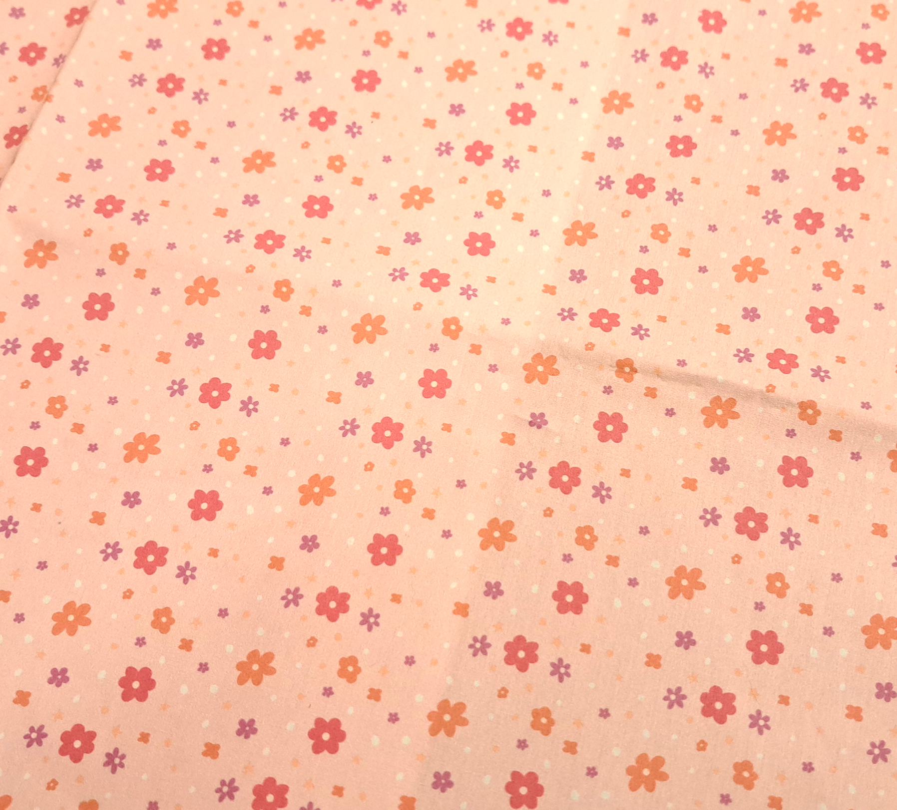 Nouveau – Popeline oeko-tex imprimé en France – Motif fleuri assorti Au coeur de la douceur – Fond Saumon Nouveau - Popeline oeko-tex imprimé en France - Motif fleuri assorti Au coeur de la douceur - Fond Saumon – Image 3