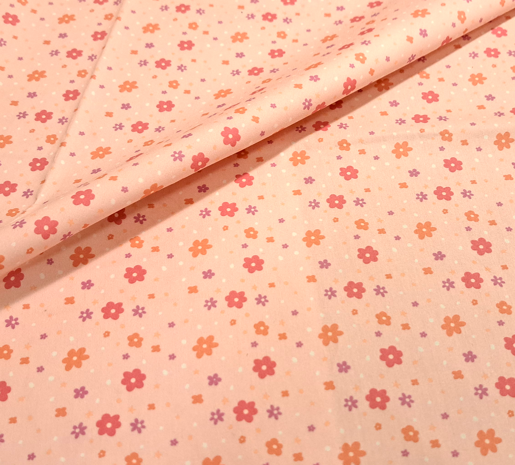 Nouveau – Popeline oeko-tex imprimé en France – Motif fleuri assorti Au coeur de la douceur – Fond Saumon Nouveau - Popeline oeko-tex imprimé en France - Motif fleuri assorti Au coeur de la douceur - Fond Saumon – Image 5