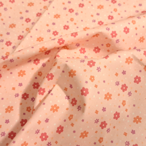 Nouveau – Popeline oeko-tex imprimé en France – Motif fleuri assorti Au coeur de la douceur – Fond Saumon