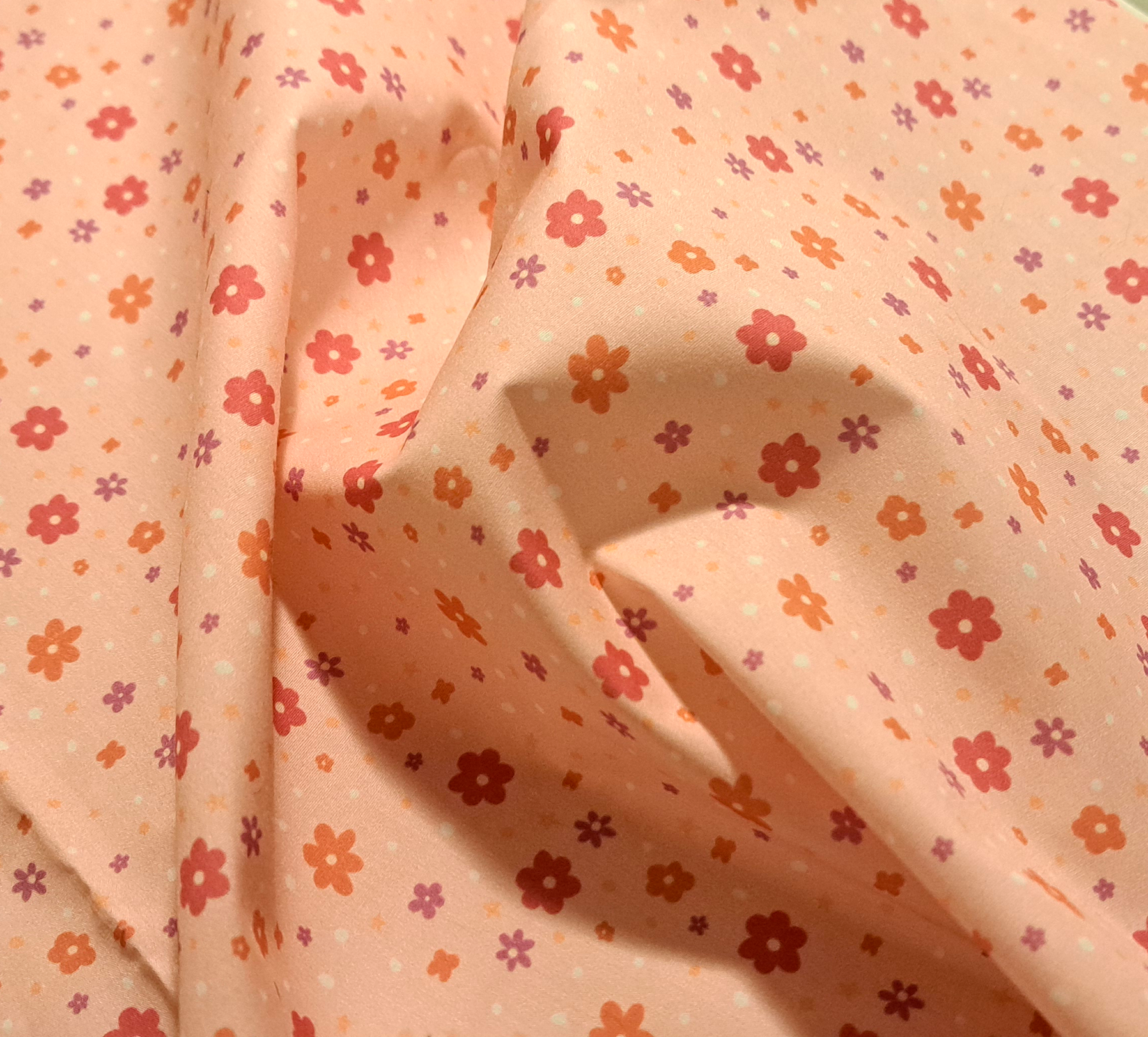 Nouveau – Popeline oeko-tex imprimé en France – Motif fleuri assorti Au coeur de la douceur – Fond Saumon Nouveau - Popeline oeko-tex imprimé en France - Motif fleuri assorti Au coeur de la douceur - Fond Saumon – Image 6