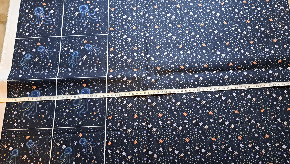 Nouveau – Popeline oeko-tex imprimée en France – Motif Panneau créatif Méduses Stellaires – Fond Marine Nouveau - Popeline oeko-tex imprimée en France - Motif Panneau créatif Méduses Stellaires - Fond Marine – Image 2
