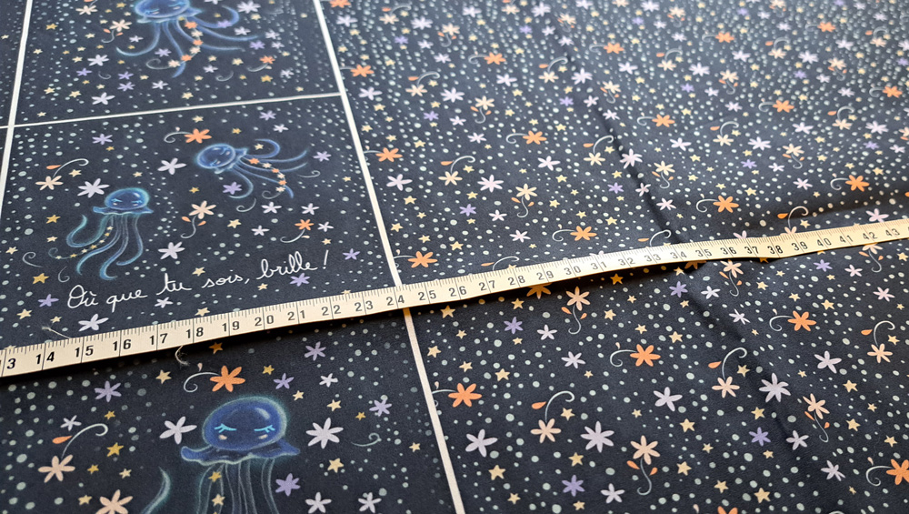 Nouveau – Popeline oeko-tex imprimée en France – Motif Panneau créatif Méduses Stellaires – Fond Marine Nouveau - Popeline oeko-tex imprimée en France - Motif Panneau créatif Méduses Stellaires - Fond Marine – Image 5