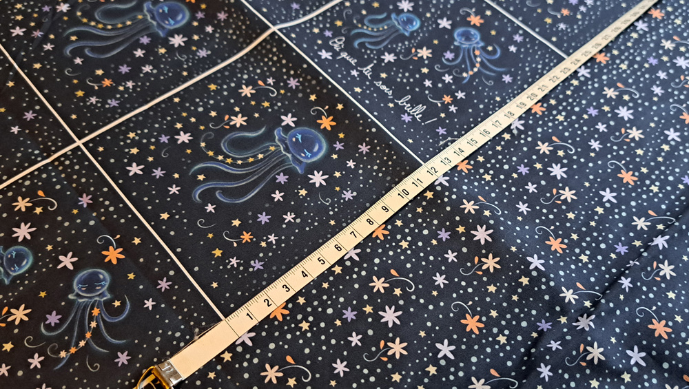 Nouveau – Popeline oeko-tex imprimée en France – Motif Panneau créatif Méduses Stellaires – Fond Marine Nouveau - Popeline oeko-tex imprimée en France - Motif Panneau créatif Méduses Stellaires - Fond Marine – Image 9