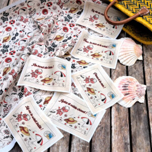 Nouveau – Coupon Carte Postale textile – Popeline — Les Etés Insouciants – Rouge | Motif rétro et lumineux